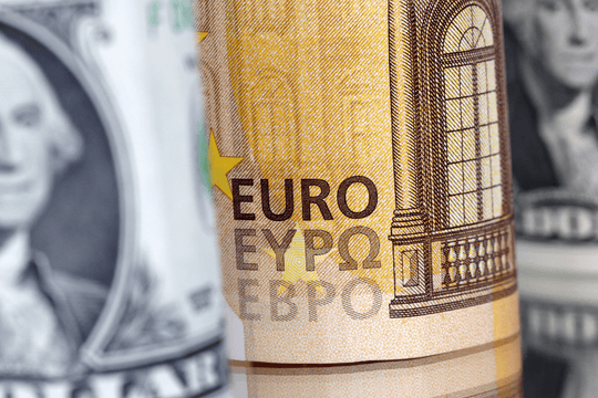 Đồng Euro có thể đạt mức cao nhất 5 năm nhờ chi phí phòng hộ tỷ giá giảm mạnh