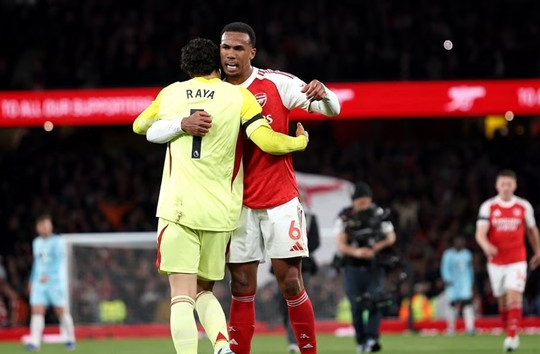 Arsenal chỉ cách chức vô địch Ngoại hạng Anh một trận thắng tại Selhurst Park