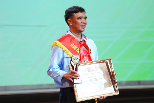 “Cánh én hồng” nhiệt huyết với công tác Đội