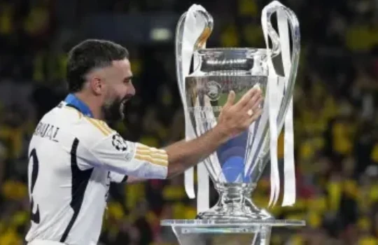 Dani Carvajal chia tay Real Madrid: Dấu chấm hết cho một huyền thoại vĩ đại tại Bernabeu