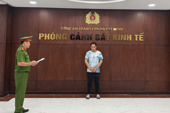TP.HCM khởi tố đối tượng kinh doanh hơn 1.400 đôi giày giả mạo nhãn hiệu