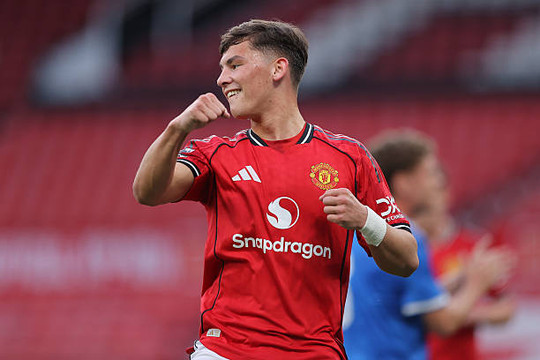 Man Utd và kế hoạch cho mượn Shea Lacey: Nước đi chiến thuật để mài giũa báu vật hành lang cánh