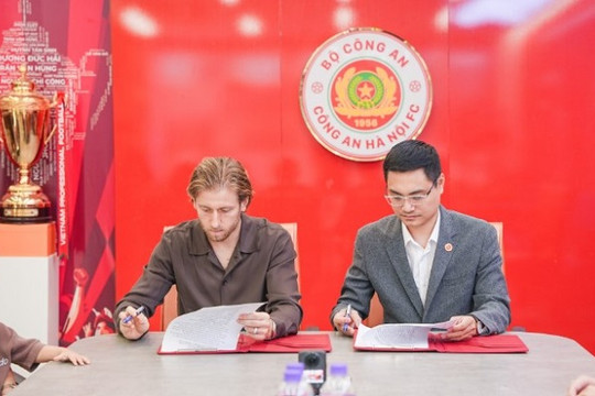 CAHN giữ chân 'nhạc trưởng' Stefan Mauk đến năm 2028 sau chức vô địch V.League