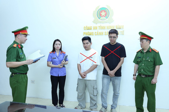 Ninh Bình: Khởi tố 2 bị can buôn bán hơn 7.600 đôi giày dép giả mạo nhãn hiệu