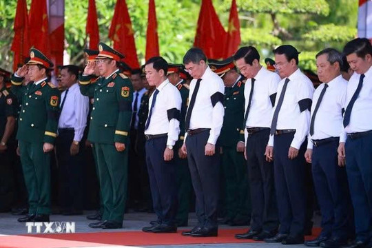 Thủ tướng Lê Minh Hưng dự lễ viếng, truy điệu và an táng liệt sỹ tại Quảng Trị
