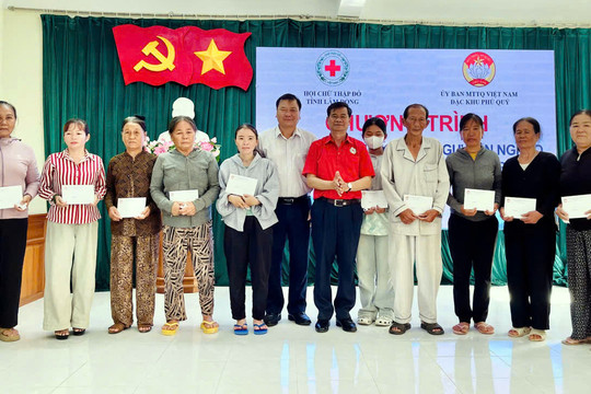 Trao 20 mô hình sinh kế cho ngư dân khó khăn tại Đặc khu Phú Quý