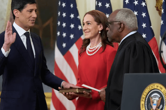 Ông Kevin Warsh chính thức nhậm chức Chủ tịch Fed và cam kết ưu tiên ổn định giá cả
