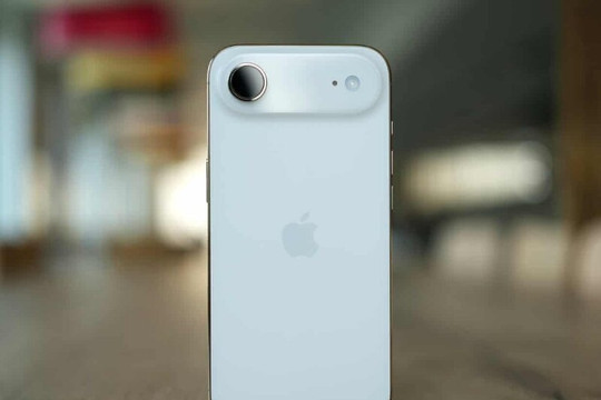 iPhone 17 Air giảm giá 10 triệu đồng: Có xứng đáng là siêu phẩm mỏng nhẹ nhất của Apple?