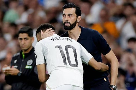 Alvaro Arbeloa rời Real Madrid: Chiến thắng 4-2 và sự im lặng đầy bí ẩn tại Bernabeu
