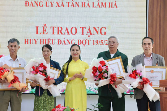 Niềm tự hào dưới lá cờ Ðảng