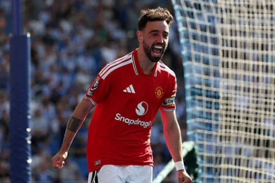 Bruno Fernandes phá kỷ lục Ngoại hạng Anh giúp MU đại thắng Brighton 3-0