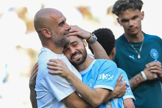 Pep Guardiola và dàn công thần đẫm lệ chia tay Etihad: Khép lại thập kỷ huy hoàng của Man City