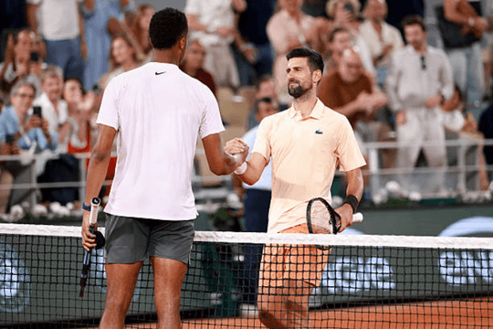 Djokovic phá kỷ lục Federer sau màn ngược dòng tại Roland Garros 2026