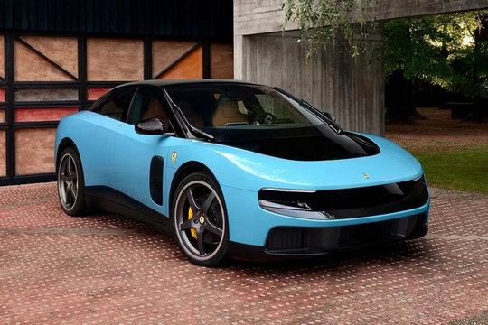 Ferrari Luce: Siêu xe thuần điện đầu tiên mang dấu ấn thiết kế Jony Ive