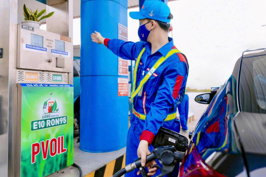 Người dân Lâm Đồng chủ động thích ứng xăng E10 trước ngày chuyển đổi