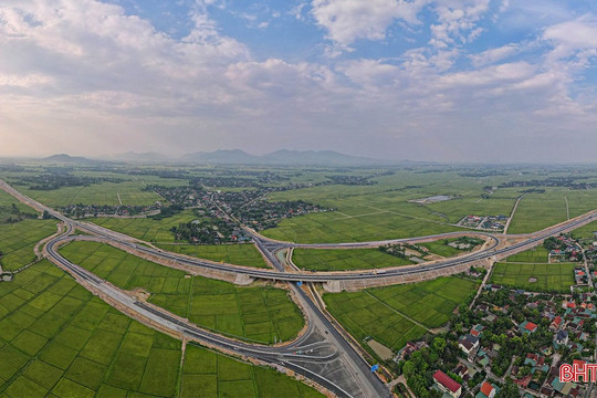 Đấu nối nút giao tạm thời vào quốc lộ, cần 1 hay 3 thủ tục?