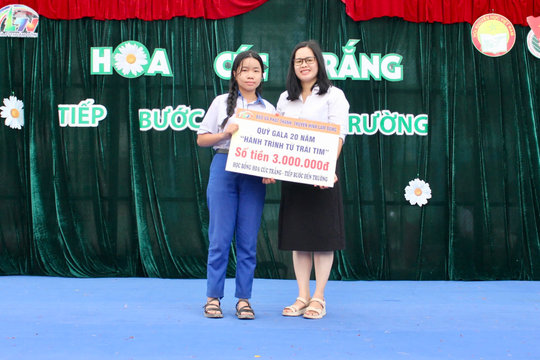 Scholarship Program Gives New Hope to Orphaned Student Pursuing University Dream