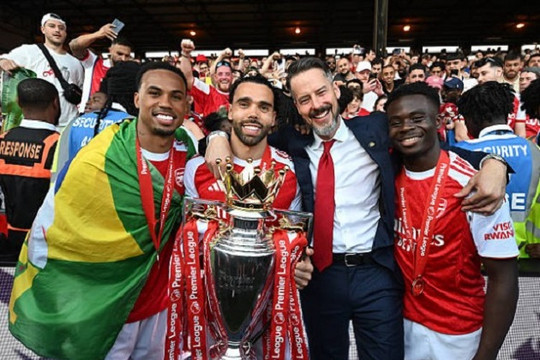 Arsenal đăng quang Premier League: Khi hàng thủ 'sửa sai' cho tham vọng của Arteta
