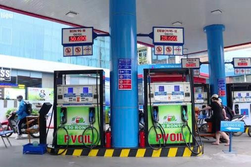 Xăng E10 giảm mạnh trước ngày bán đại trà, rẻ hơn RON95 gần 500 đồng/lít