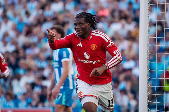 Manchester United và bài toán Patrick Dorgu: Tiền đạo đột biến hay hậu vệ tương lai?
