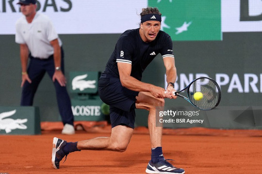 Alexander Zverev phô diễn đẳng cấp, đánh bại Tomas Machac sau 3 set tại Roland Garros