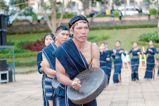Tiếng vọng của núi lại vang xa
