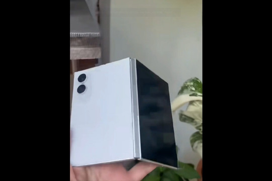 Galaxy Z Fold8 Wide lộ video thực tế: Bước đột phá với màn hình ngoài rộng ngang