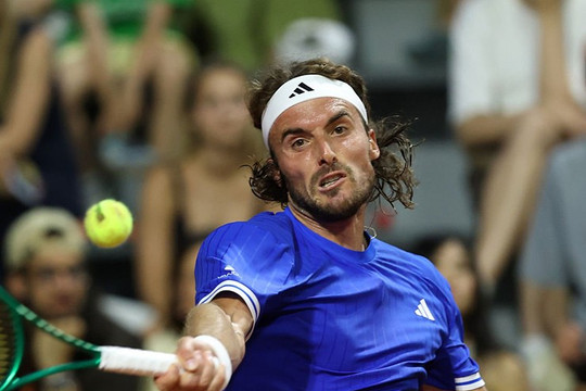 Địa chấn Roland Garros: Tsitsipas và Ben Shelton bị loại sốc tại vòng hai