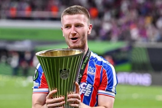 Adam Wharton tỏa sáng tại châu Âu: Lời khẳng định đanh thép gửi tới Manchester United