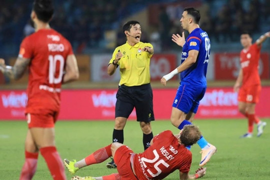 VPF thừa nhận sai sót của trọng tài: Bước ngoặt minh bạch tại V-League