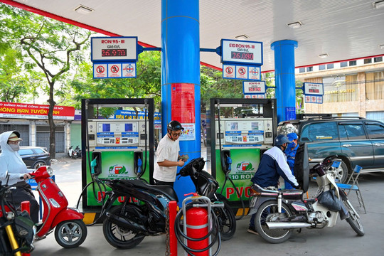 Việt Nam chính thức phân phối xăng sinh học E10 trên toàn quốc từ ngày 1/6/2026
