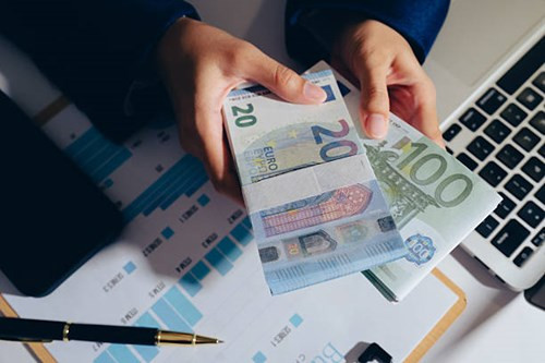 Tỷ giá Euro ngày 29/05: Ngân hàng đồng loạt tăng giá, thị trường tự do đi xuống