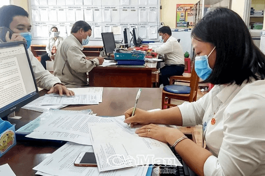 Thời gian làm hợp đồng có tính để tiếp nhận công chức?