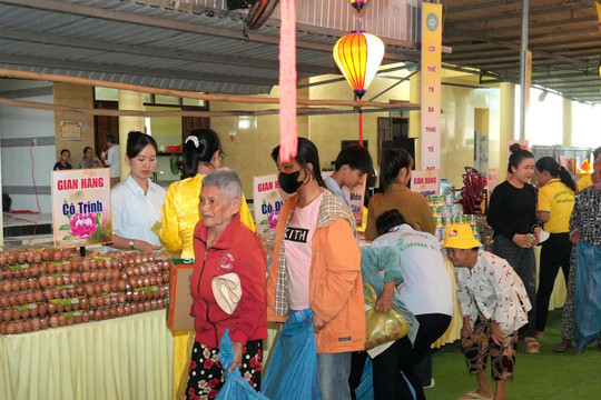Phiên chợ 0 đồng cho người nghèo xã Hàm Kiệm