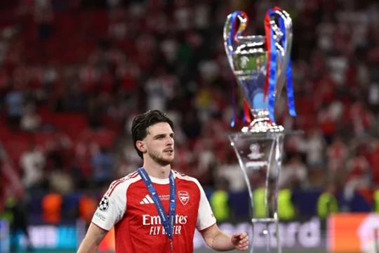 Thua PSG tại Champions League: Đã đến lúc Declan Rice tiếp quản băng thủ quân Arsenal?