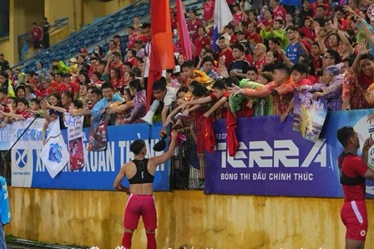CAHN hướng tới kỷ lục 64 điểm trong ngày nâng cúp V-League 2025/26