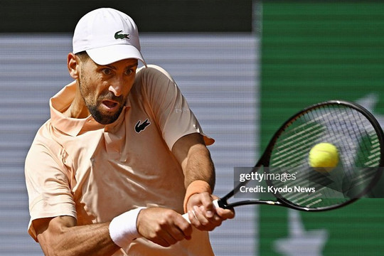 John McEnroe chỉ ra sai lầm khiến Djokovic vỡ mộng Grand Slam thứ 25 tại Roland Garros