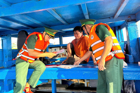 Theo sát từng phương tiện để ngăn vi phạm trên biển