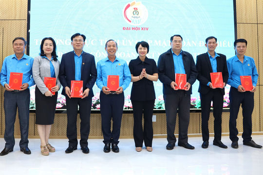 Thường trực Tỉnh ủy Lâm Đồng gặp mặt Đoàn đại biểu dự Đại hội Công đoàn Việt Nam lần thứ XIV