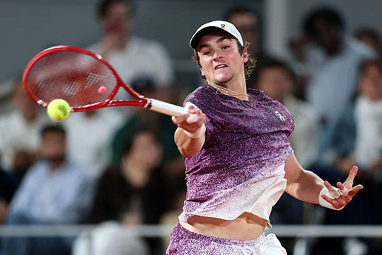 Hiện tượng Joao Fonseca hạ gục Casper Ruud để vào tứ kết Roland Garros
