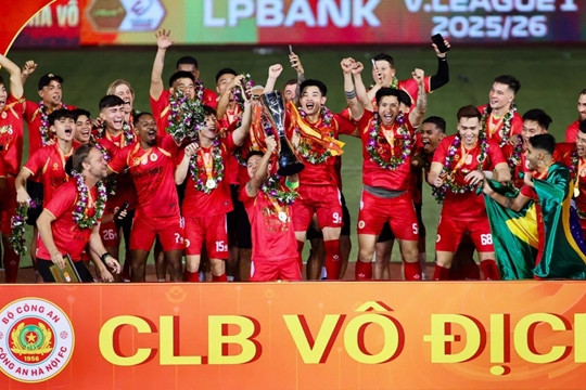 CAHN vô địch V-League 2025/26 san bằng kỷ lục và cơn thịnh nộ của HLV Popov