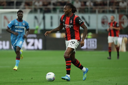 Arsenal nhắm Morgan Rogers và Rafael Leao để giải bài toán hàng công