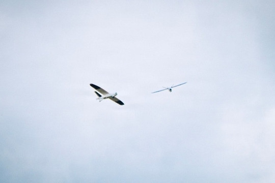 Xu hướng chuyển dịch từ UAV cánh quạt sang tên lửa giá rẻ trong không chiến hiện đại