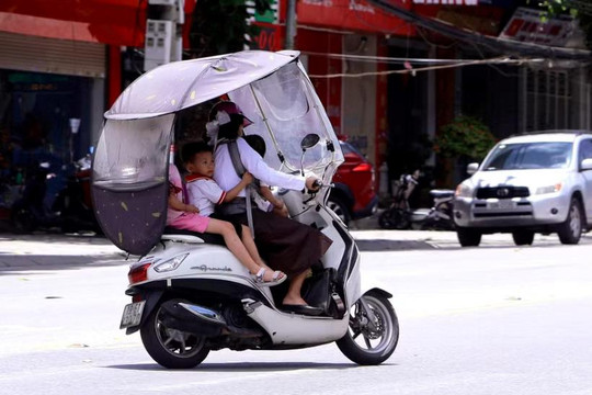 Thời tiết ngày 2/6: Bắc và Trung Bộ nắng nóng gay gắt, Nam Bộ mưa to đến rất to