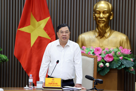 Phó Thủ tướng Thường trực Phạm Gia Túc yêu cầu bảo đảm nguồn cung, chất lượng và quyền lợi người tiêu dùng khi chuyển đổi sang xăng E10