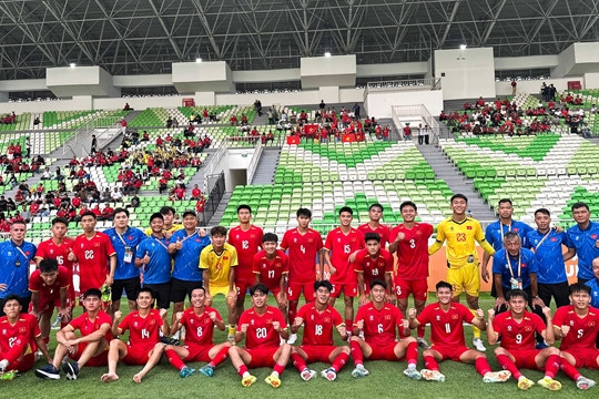 Công Hậu lập hat-trick, U19 Việt Nam chiếm ngôi đầu bảng A giải vô địch Đông Nam Á