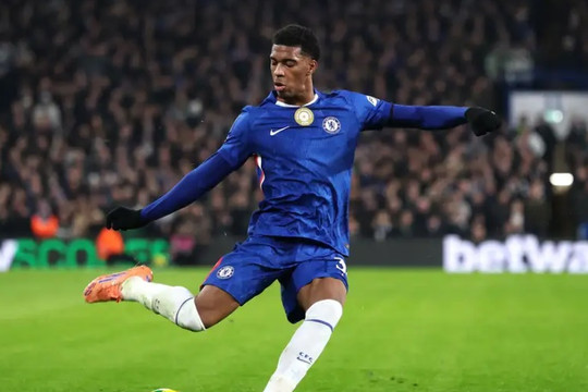 Xabi Alonso xây móng cho Chelsea bằng 'viên ngọc' Josh Acheampong