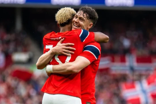 Jorgen Strand Larsen lập cú đúp, Na Uy đánh bại Thụy Điển 3-1 tại derby Bắc Âu
