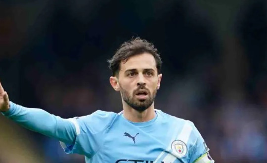 Barcelona ưu tiên chiêu mộ Bernardo Silva miễn phí dù dư thừa tiền vệ