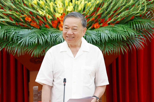 Đổi mới phương thức lãnh đạo của Đảng để làm cho đất nước phát triển bền vững